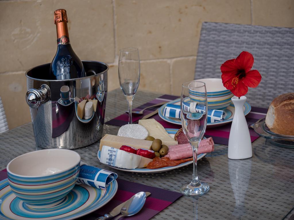 Seaview Luxury Penthouse With Shared Swimming Pool Leilighet Għajnsielem Eksteriør bilde